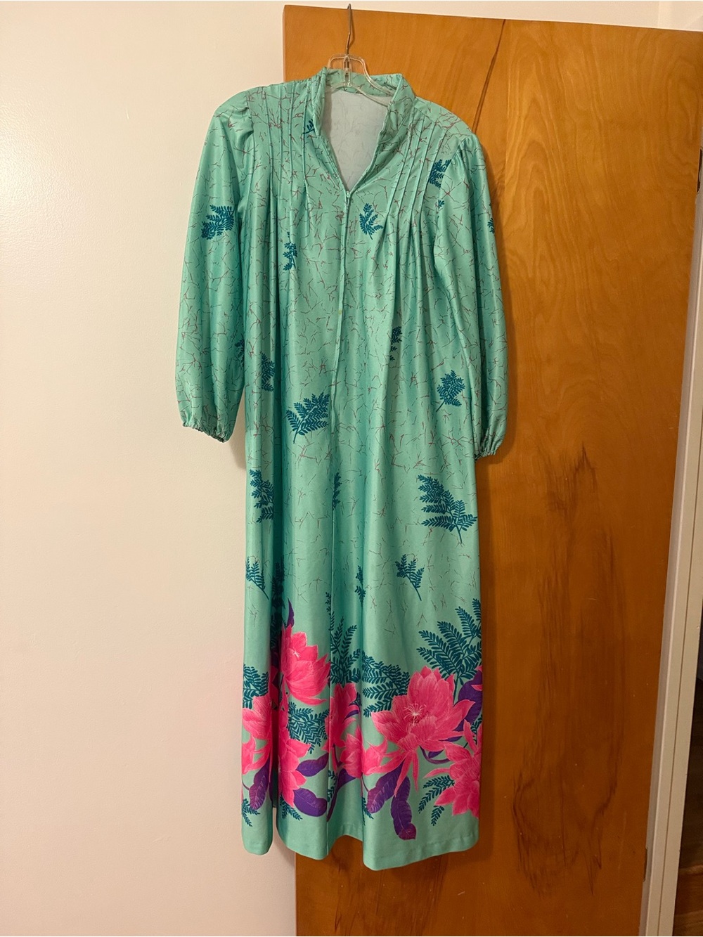vintage 1970s Evelyn Pearson floral loungewear maxi dress